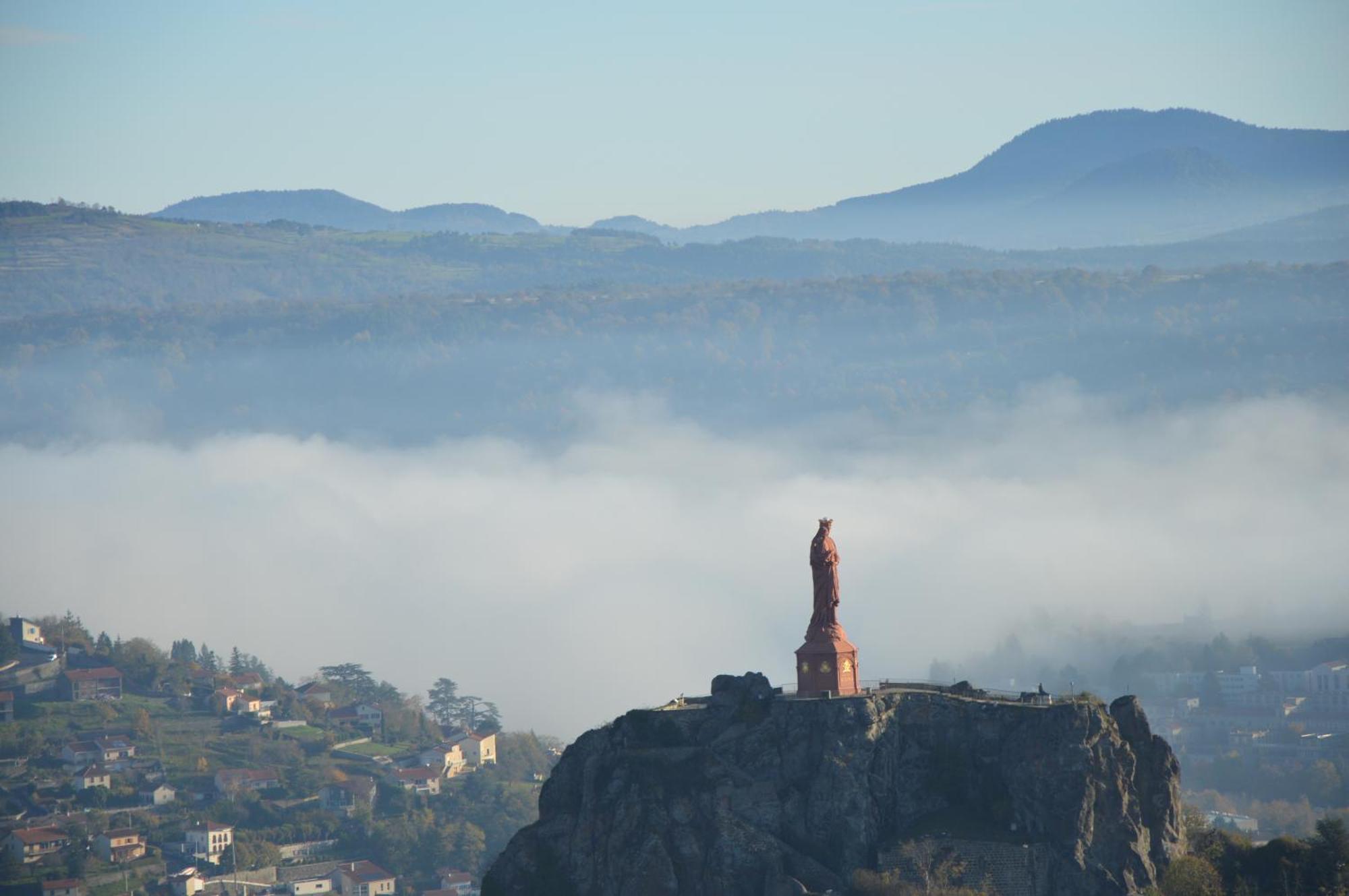 Logis Du Cagaire Apartment Le Puy-en-Velay Bagian luar foto